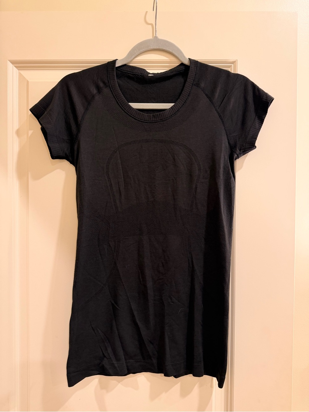 Lululemon Black Swiftly Tech Short-Sleeve Shirt Hip Length - Size 8